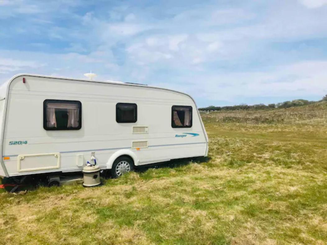 St.Ives Caravan (wild campsite) - Housity