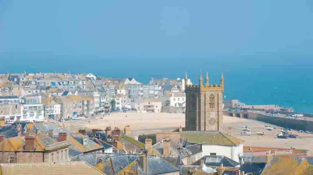 St.Ives Caravan (wild campsite) - Housity