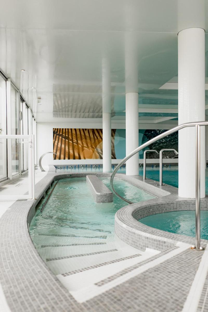 Piscine de l'établissement Hôtel Les Corallines - Thalasso & Resort ou située à proximité