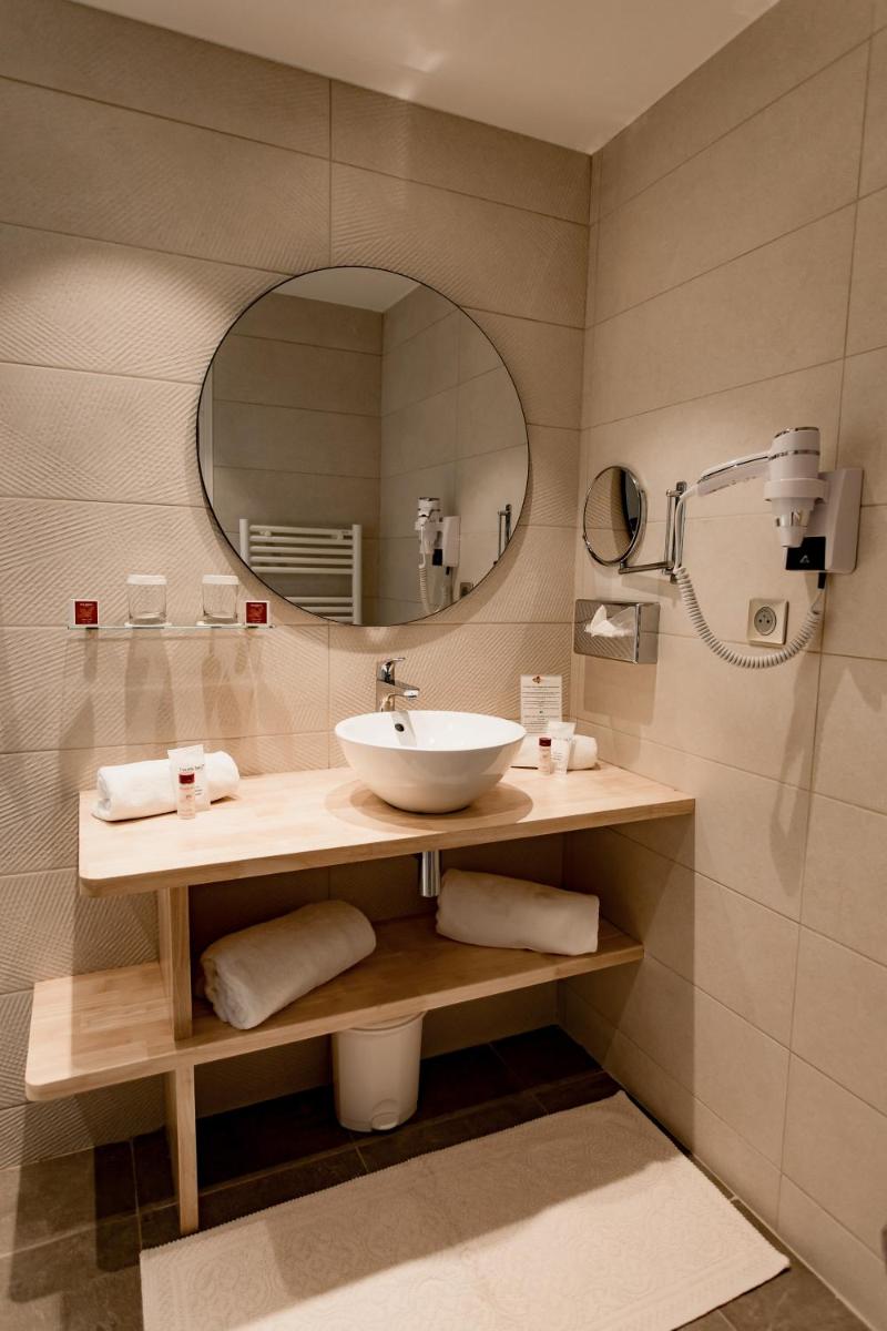 Salle de bains dans l'établissement Hôtel Les Corallines - Thalasso & Resort