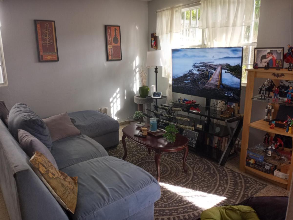 Figueroa Guest Rooms in Country Club - Housity