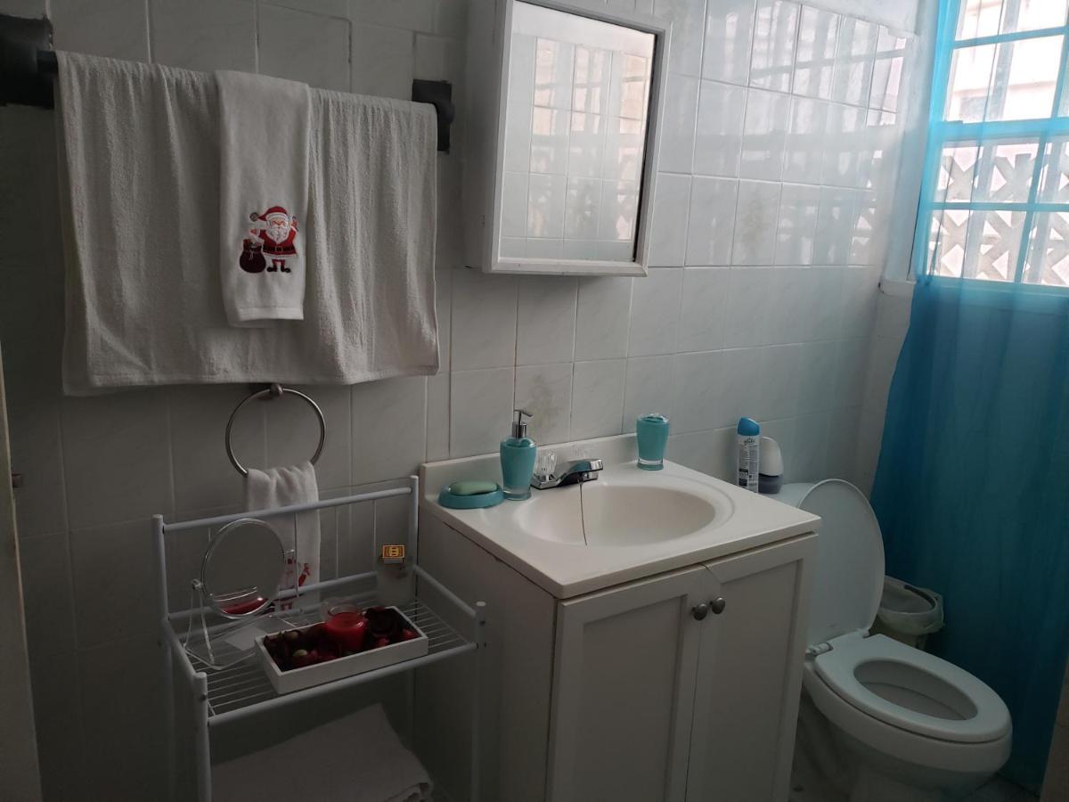 Figueroa Guest Rooms in Country Club - Housity