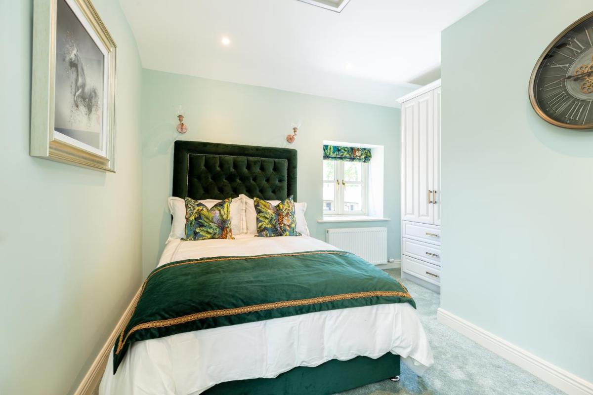 Apples Jade Apartment - Housity