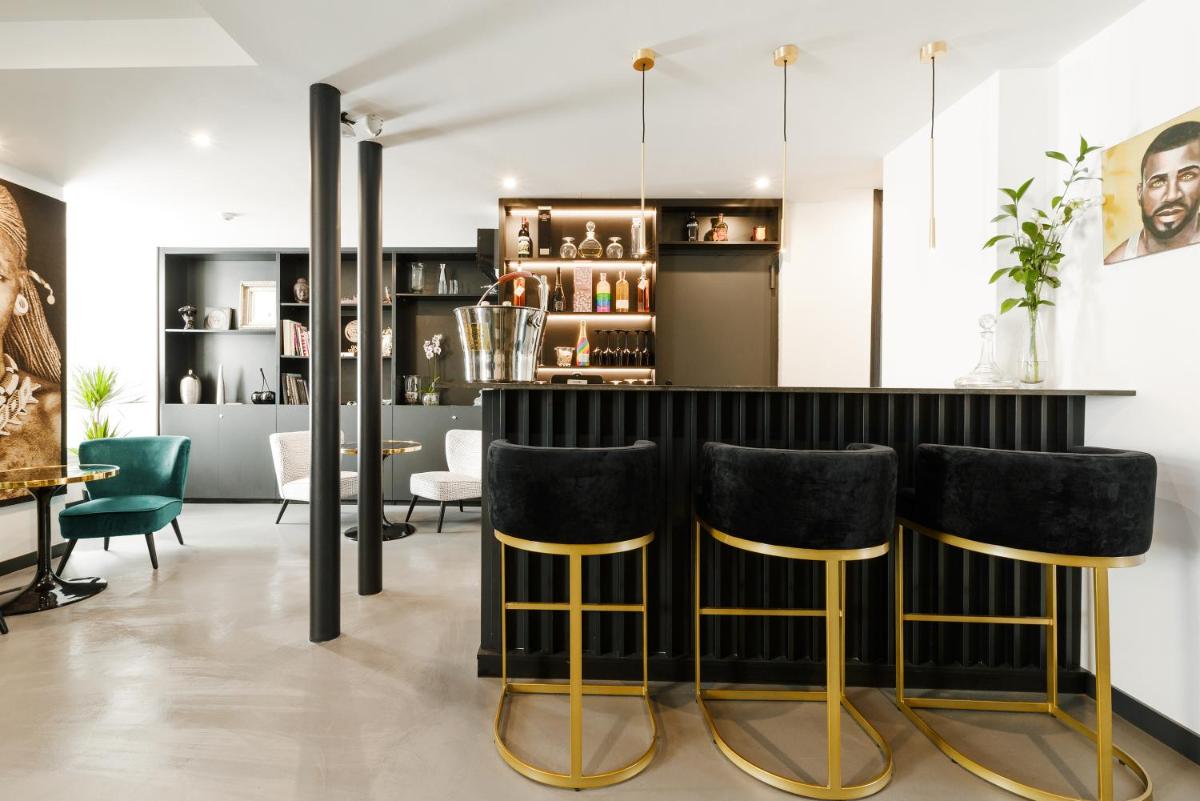 Elite Hotel - Gay Men Only - Housity