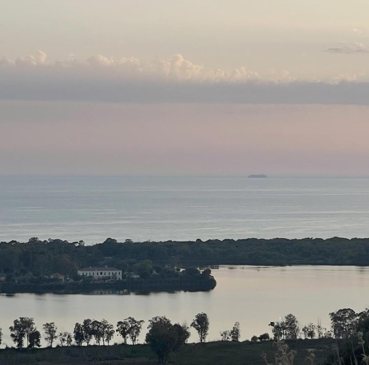 Kaiafas Lake Hotel - Housity