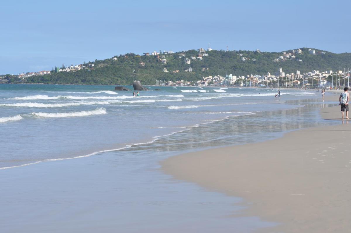 Apartamentos Bombinhas - 140 metros da Praia - Housity