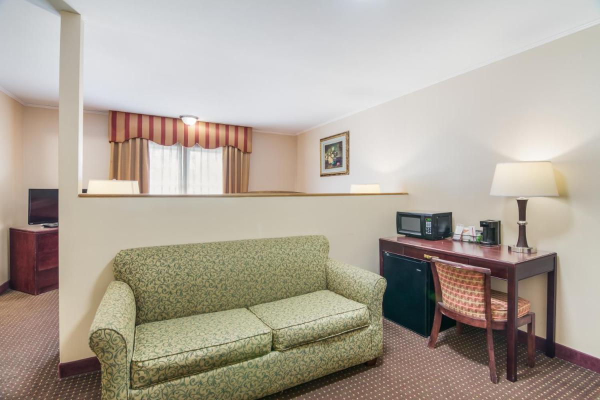 Rodeway Inn - Housity