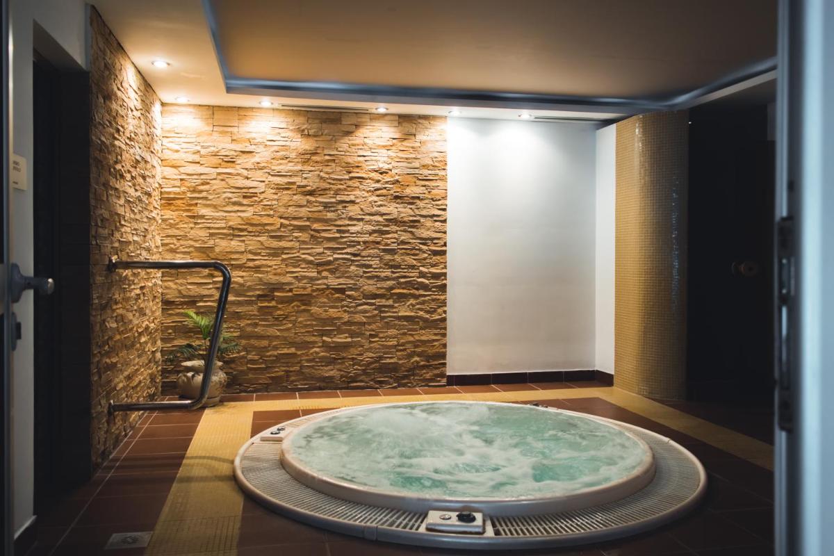Hotel Lepenski Vir - Housity