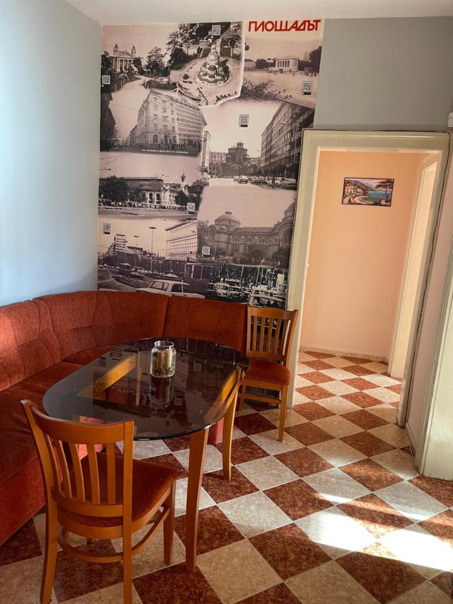 Fantastic 2 Bedroom Apartment - Top Center - Housity