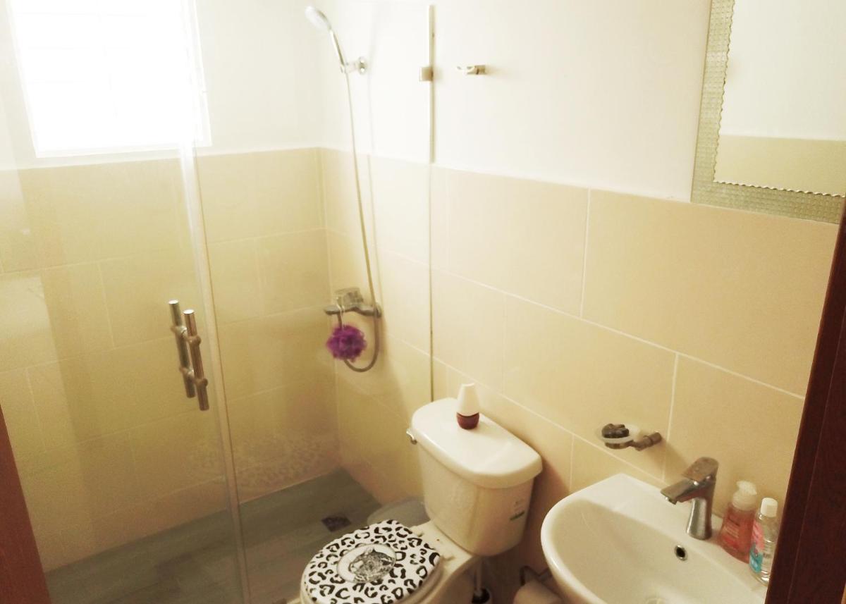 Suitetrails - Bien ubicado, parqueo, habitaciones con aire y bicicleta estatica