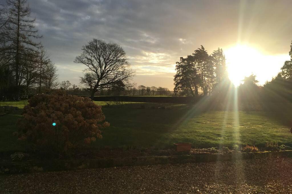 Stay on the grounds of this beautiful Manor house - Housity