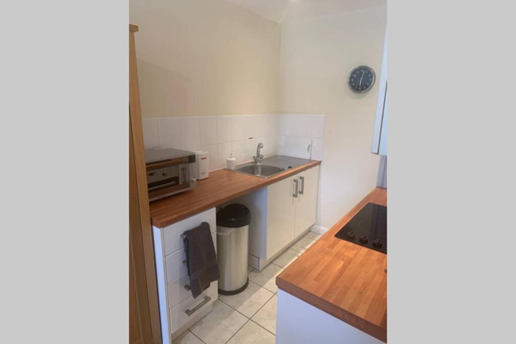 Stay on the grounds of this beautiful Manor house - Housity