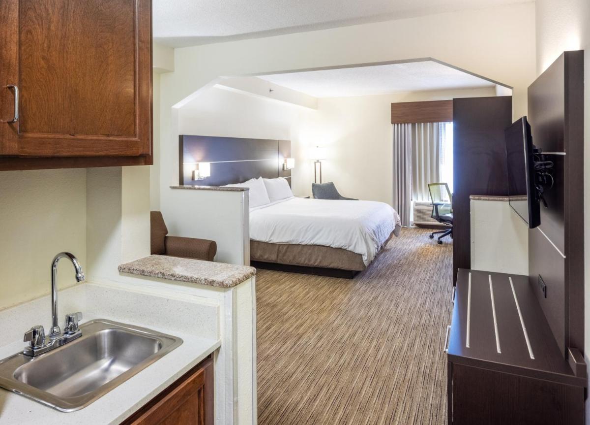 Holiday Inn Express Hotel & Suites Fort Payne by IHG - Housity