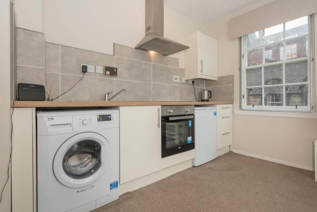 One bedroom Websters Land Flat - Grassmarket - Housity