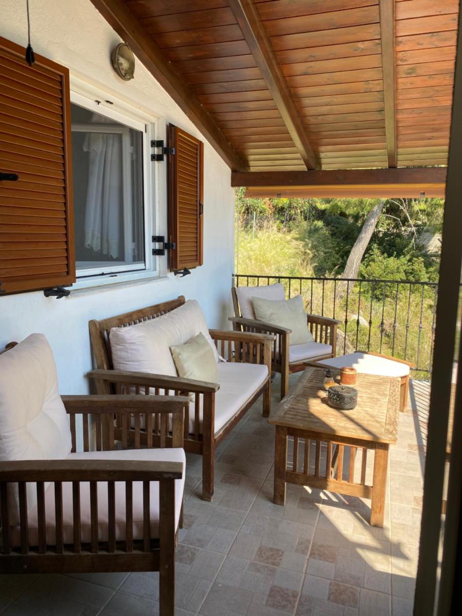 Manos’ Traditional Maisonette - Housity