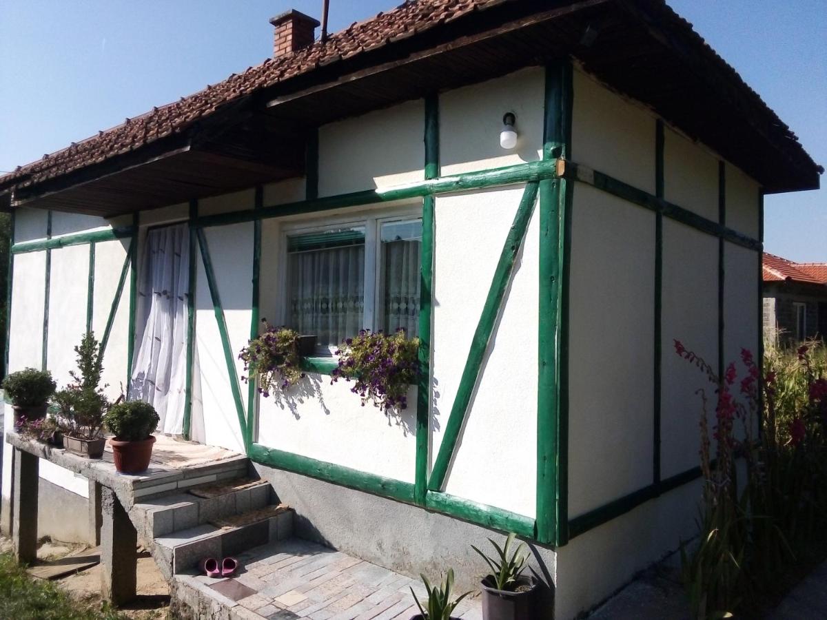 Kuća na selu-Mutvak- - Housity