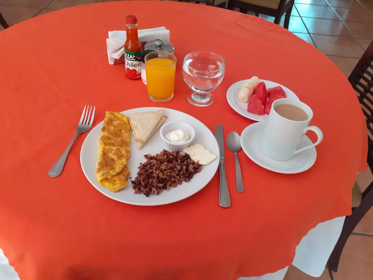 Hotel Brandts Los Robles de San Juan - Housity