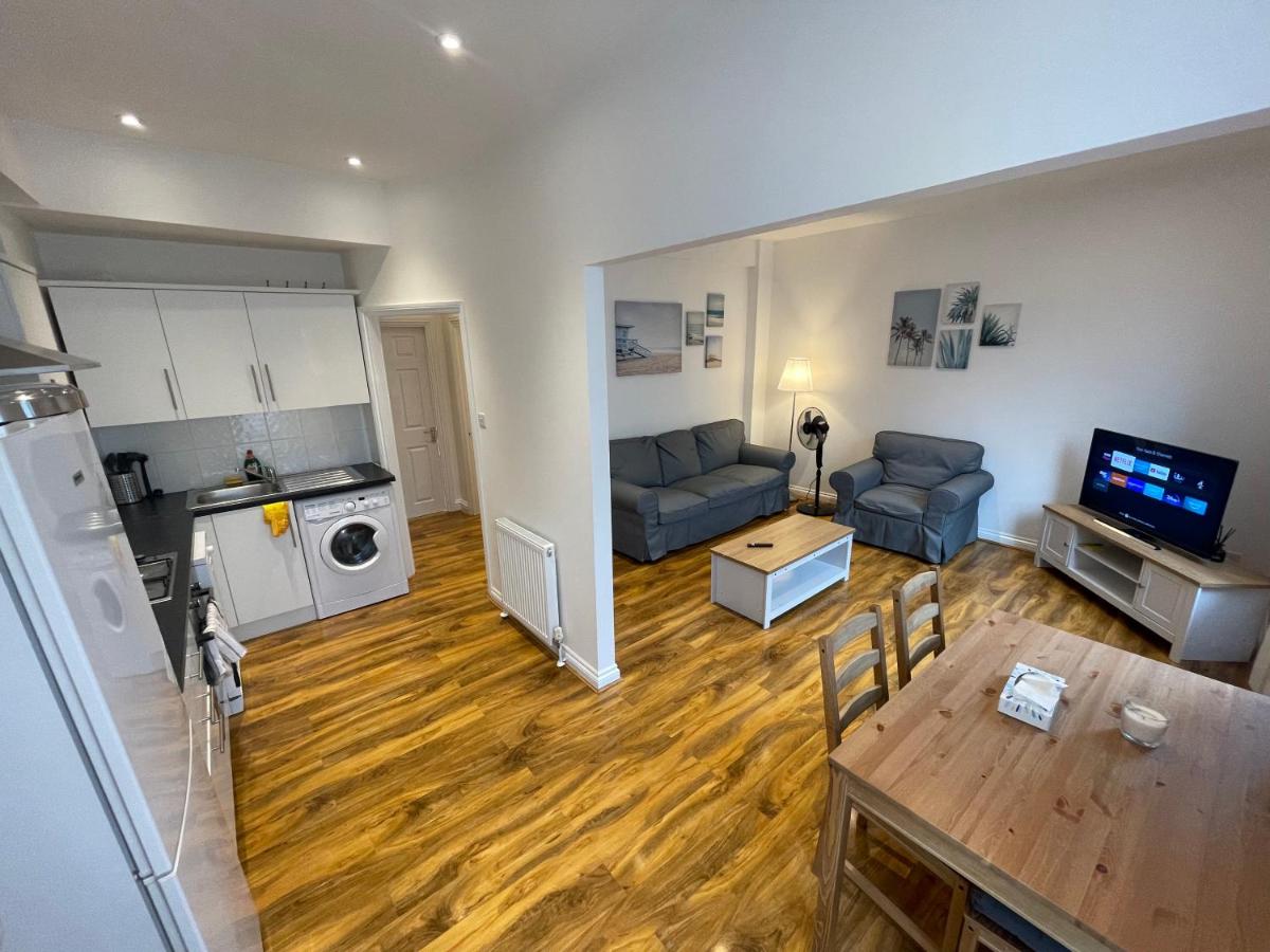 Lovely 1 bedroom and double sofa bed flat - Housity