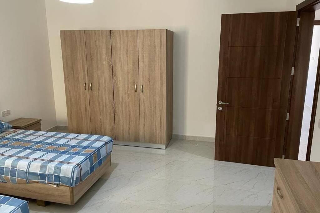 Lovely and huge 3 bedroom apartment with free park - Housity