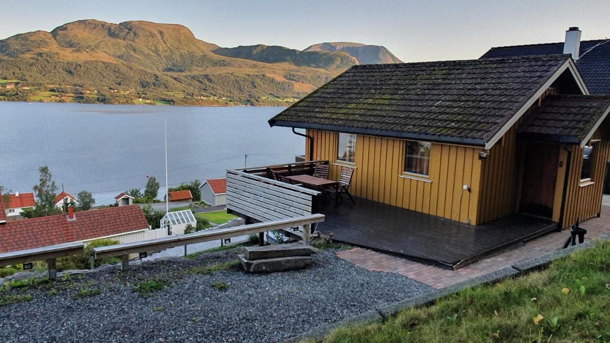 Holiday Home Kvernesfjorden - Housity