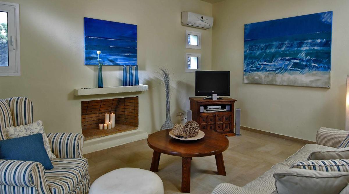 Villa Ouranos our dream in blue and cream with seaview and pool - Housity