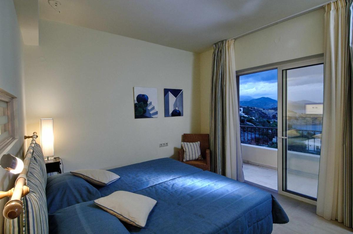 Villa Ouranos our dream in blue and cream with seaview and pool - Housity