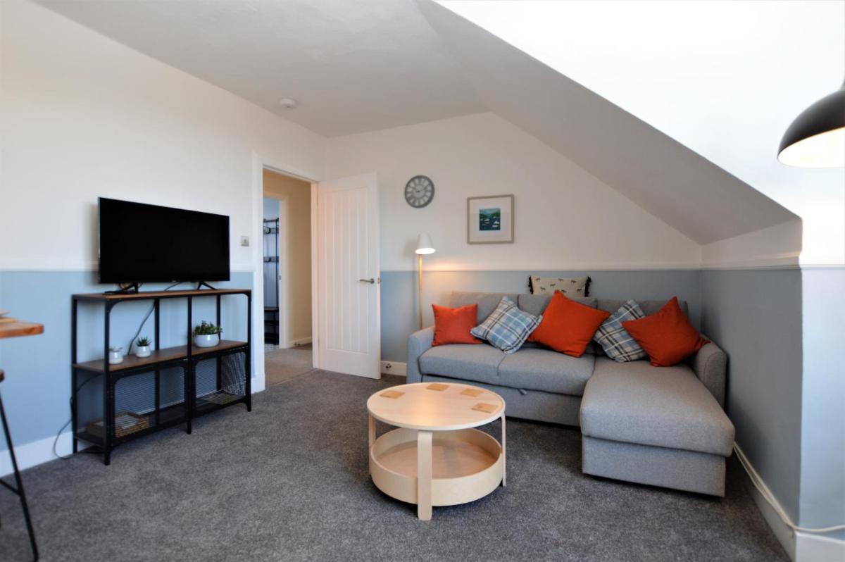 Bishop's Snug - Housity