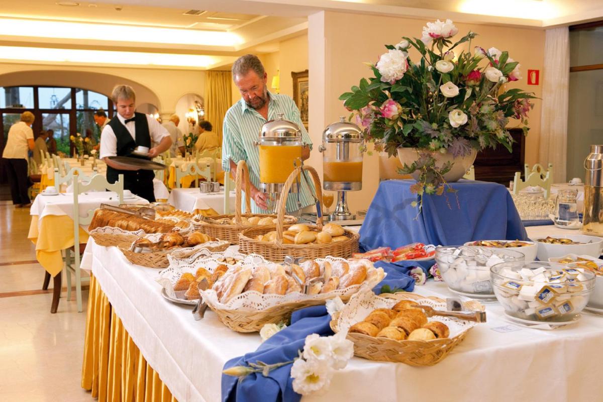 Comida en o cerca de este hotel