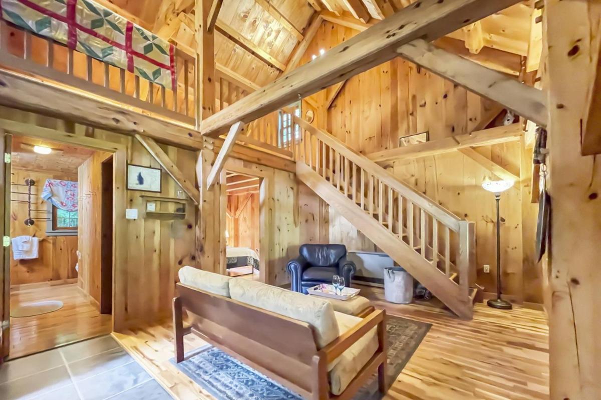 Hounds Nest - Housity