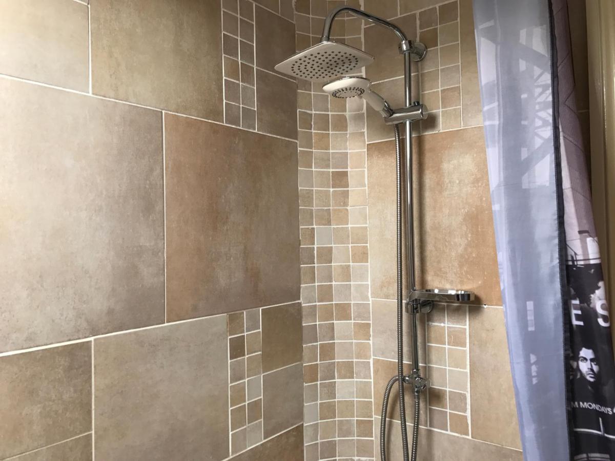Acorn Guest House in Hull - Housity