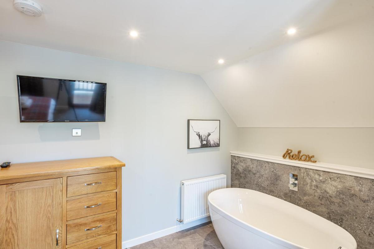 Monarch Lodge 14 with Hot Tub - Housity
