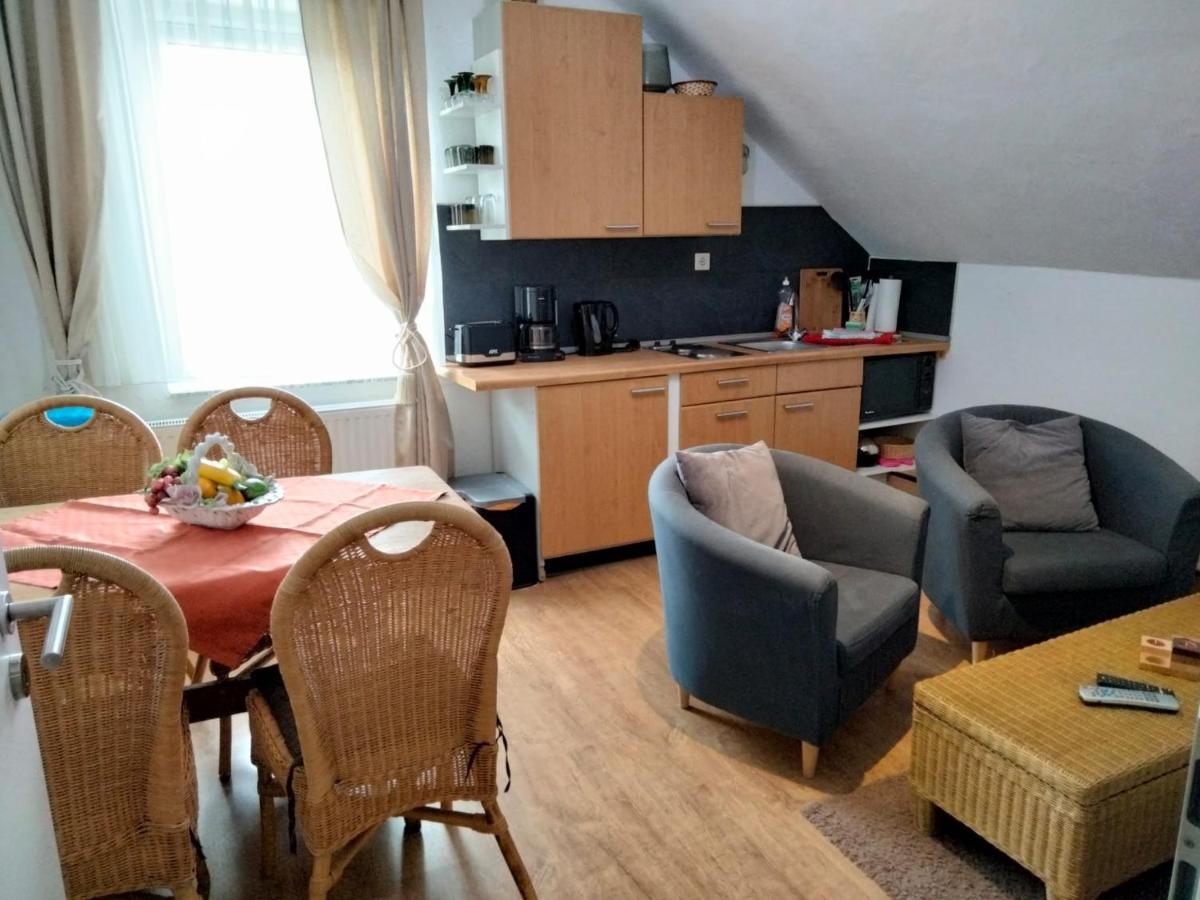 Ferienwohnung Neheim mit Dennis und Alexander Alexander mit Klimaanlage - Housity