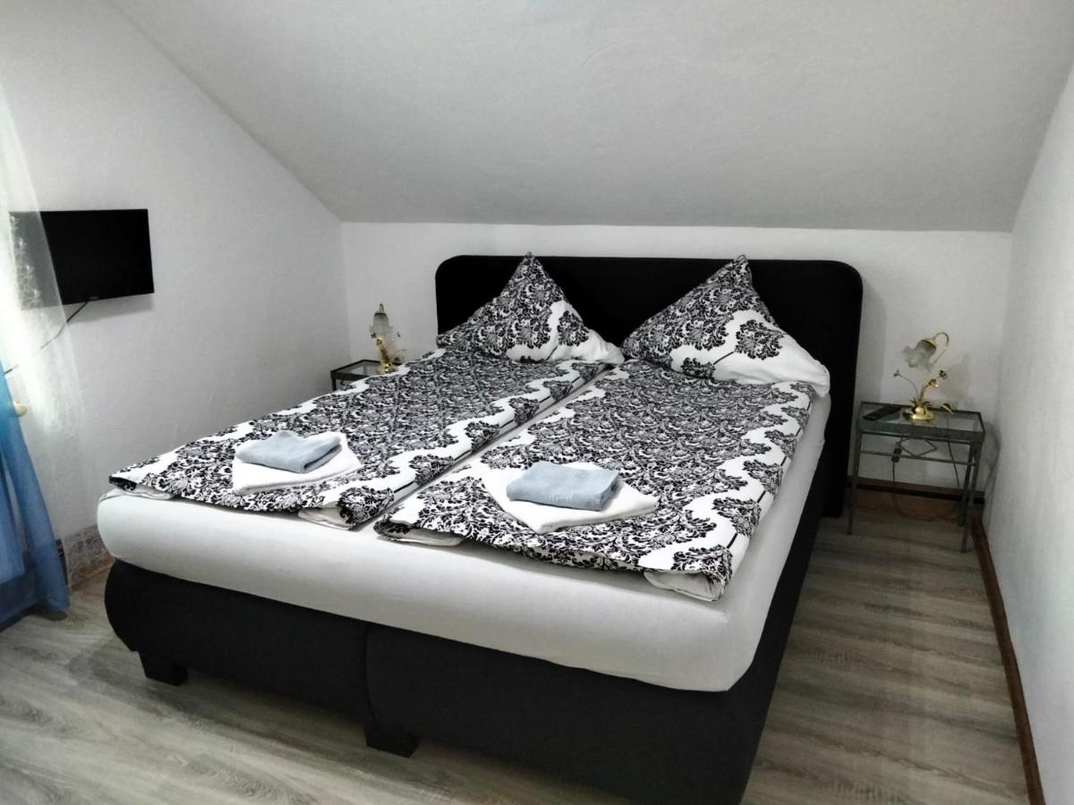 Ferienwohnung Neheim mit Dennis und Alexander Alexander mit Klimaanlage - Housity