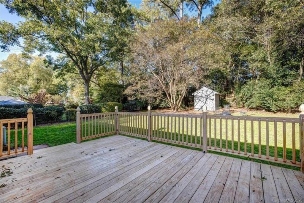 Modern house w/ easy access to UPT & SE Charlotte - Housity