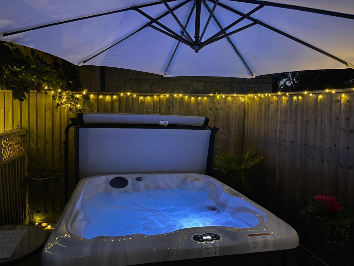 Village Retreat & Hot Tub Nr Bicester Village - Housity