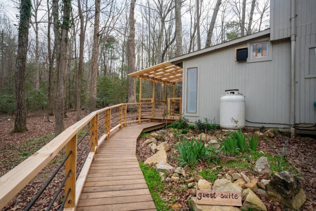 Art, Beauty, Nature: A Woodland Retreat - Housity