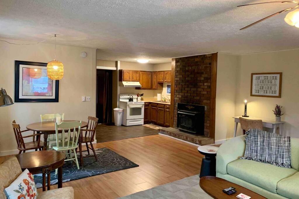 Peaceful Garden Oasis - 3 miles to downtown! - Housity
