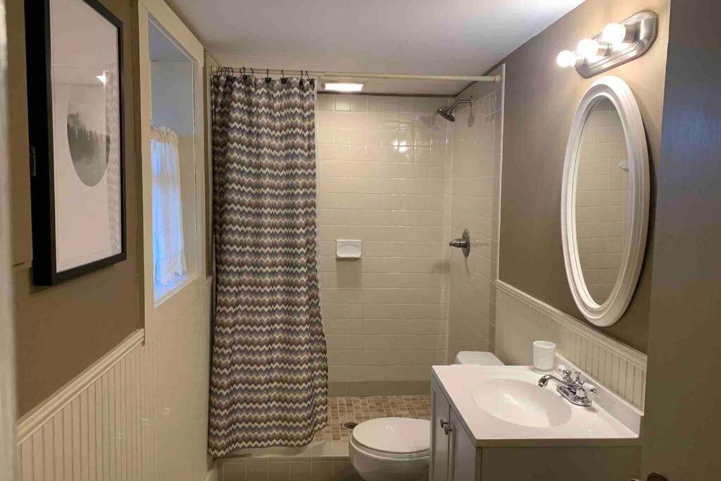 Peaceful Garden Oasis - 3 miles to downtown! - Housity