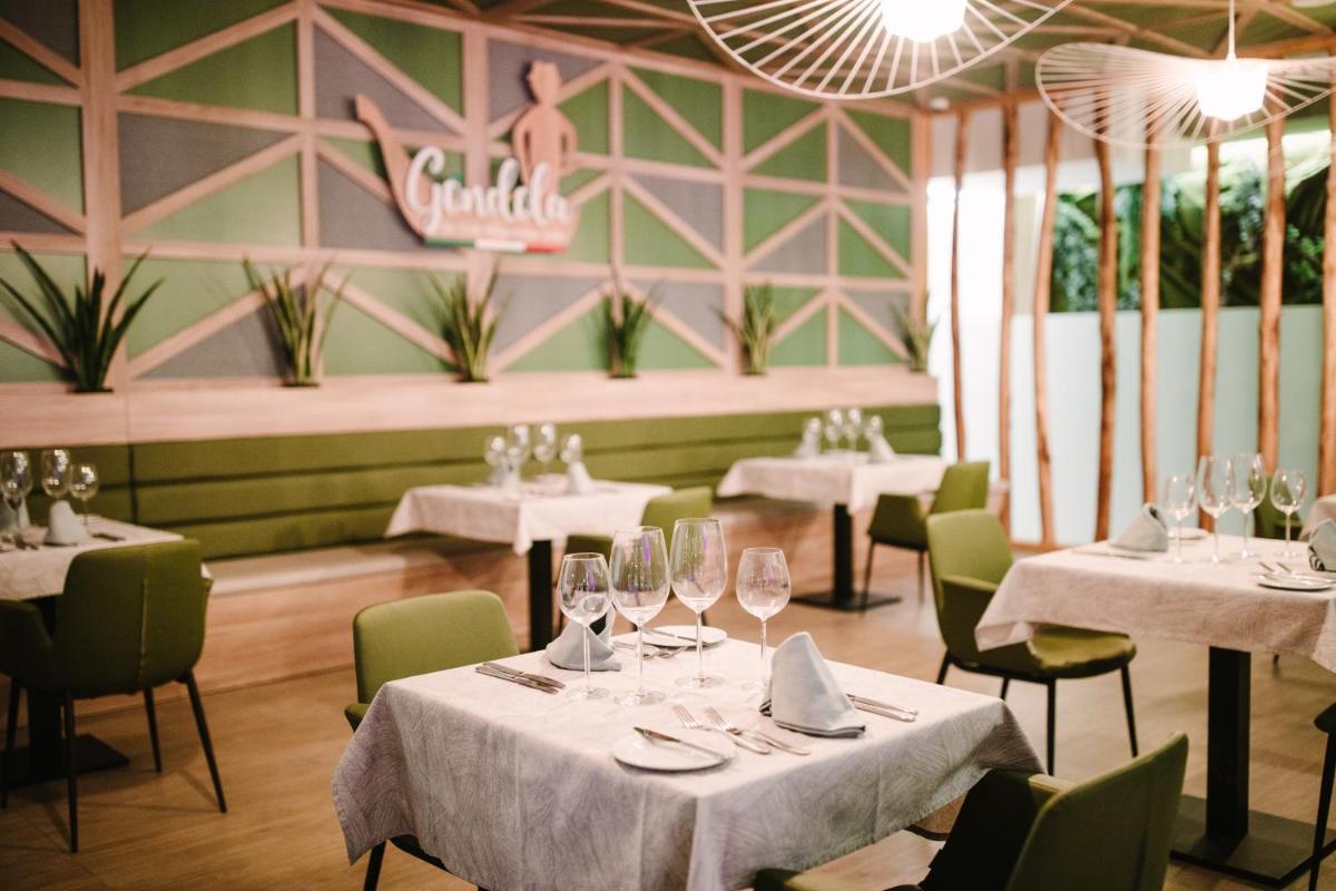 Un restaurante o sitio para comer en Club Maspalomas Suites & Spa - Adults Only