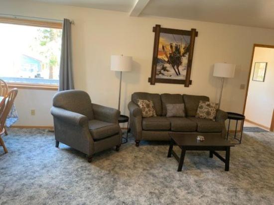 Rr-june Lake Lodge - Housity