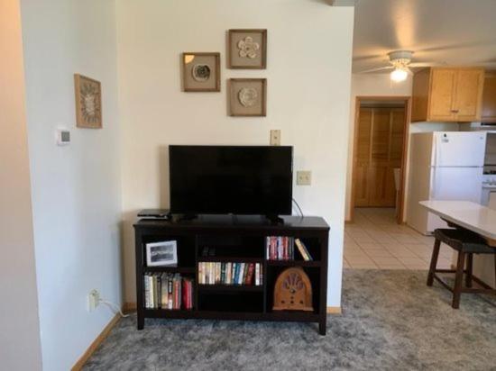 Rr-june Lake Lodge - Housity