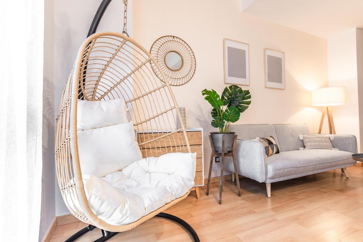 Romantic studio in the center by REMS - Housity