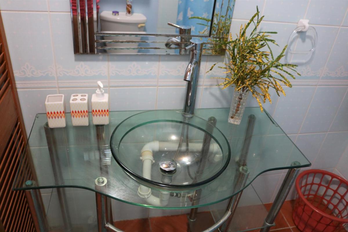 Ocean Views and Hospitable Hosts - Housity