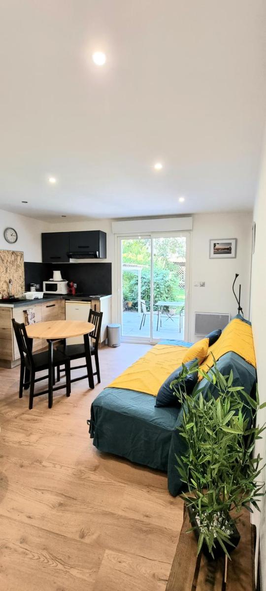 STUDIO SIMONE - TERRASSE ET JARDIN - TV - WIFI - Housity