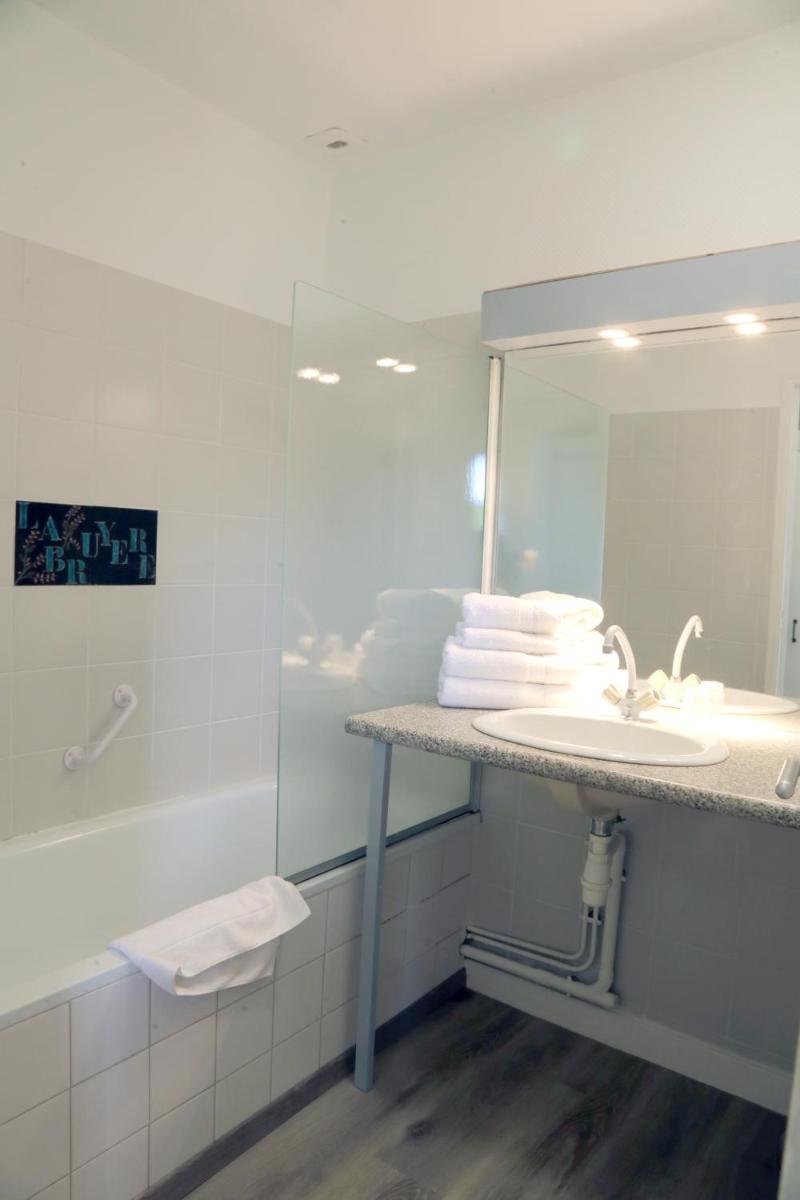 HOSTELLERIE LA BRUYERE - Housity