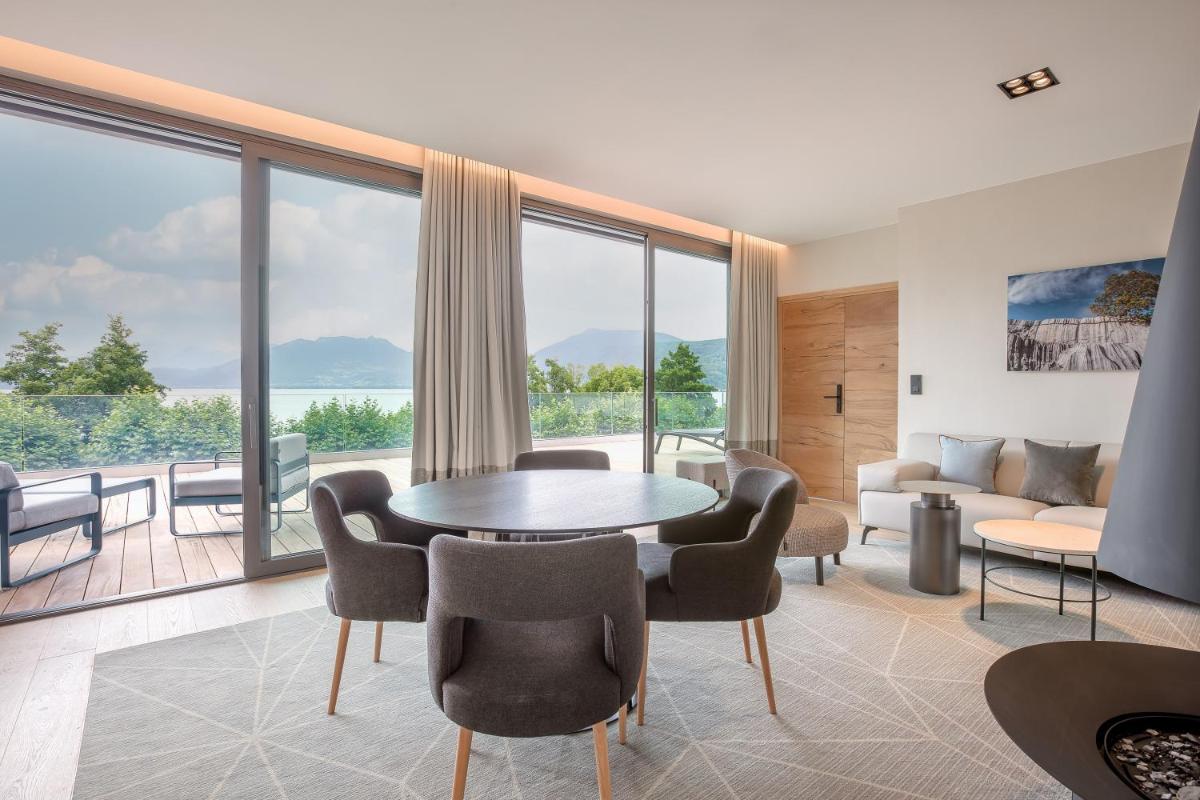 Coin salon dans l'établissement Rivage Hôtel & Spa Annecy