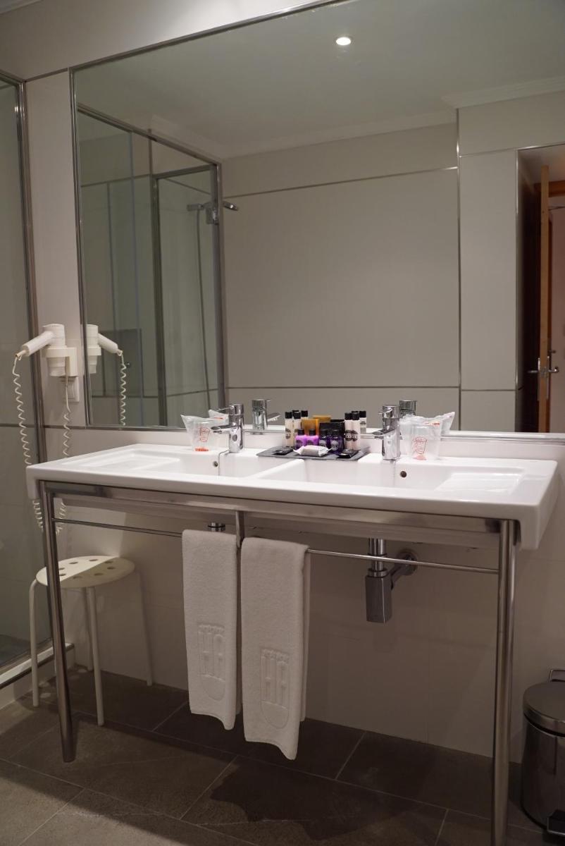 Un baño de Hotel Artmadams