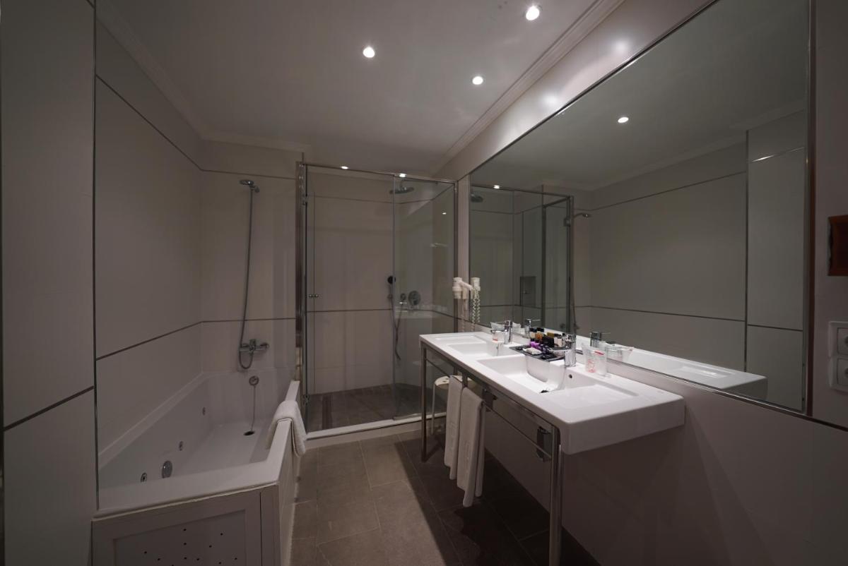 Un baño de Hotel Artmadams