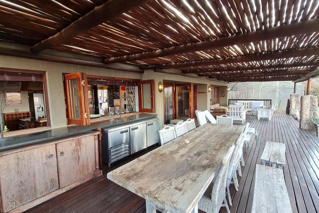 300 Elements 4 Bedroom Holiday Home - Housity