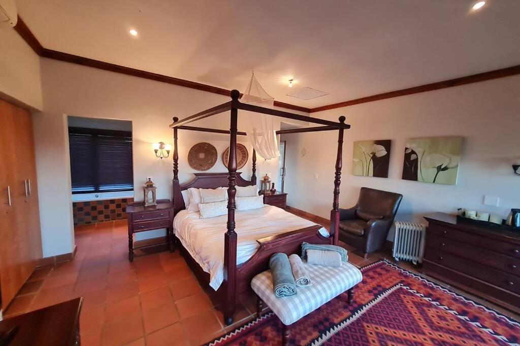 300 Elements 4 Bedroom Holiday Home - Housity